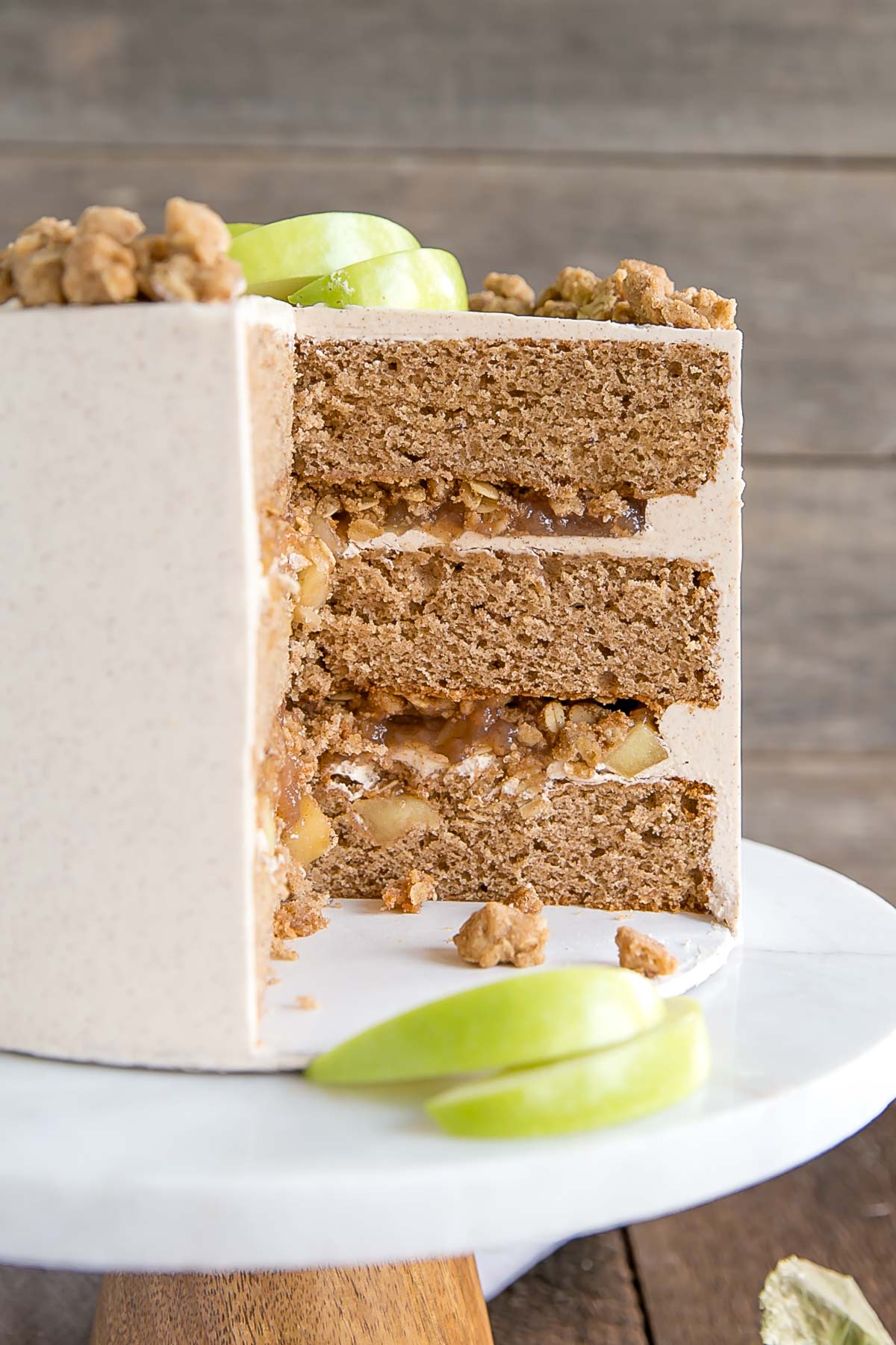 This Apple Crisp Cake pairs spice cake layers with a delicious homemade apple pie filling and apple crisp crumble. | livforcake.com Apple cake with cinnamon buttercream, apple crumble, and apple pie filling.