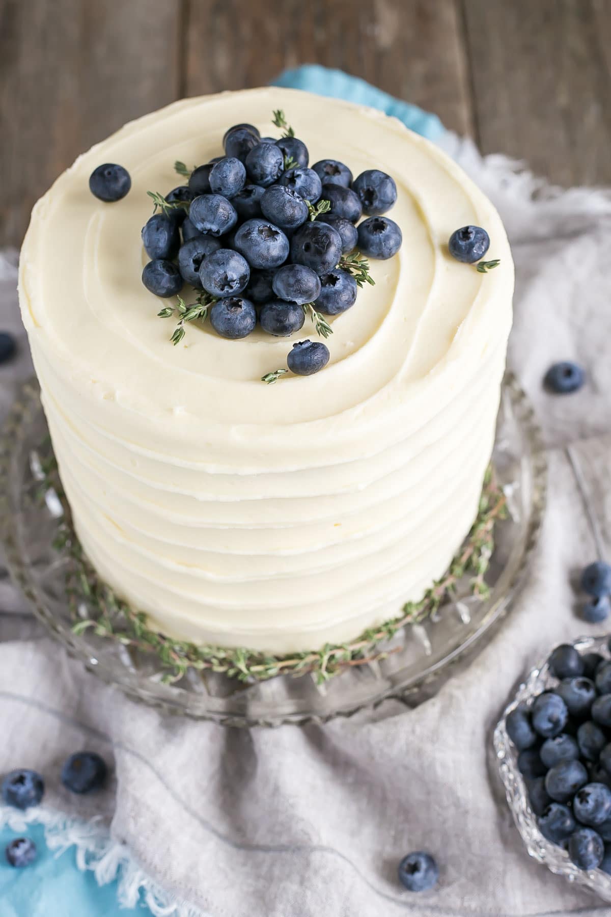 Blueberry Banana Cake! The delicious combination of bananas and blueberries gets paired with a tangy cream cheese frosting in this Blueberry Banana Cake recipe. | livforcake.com Easy banana cake recipe with blueberries and cream cheese frosting.
