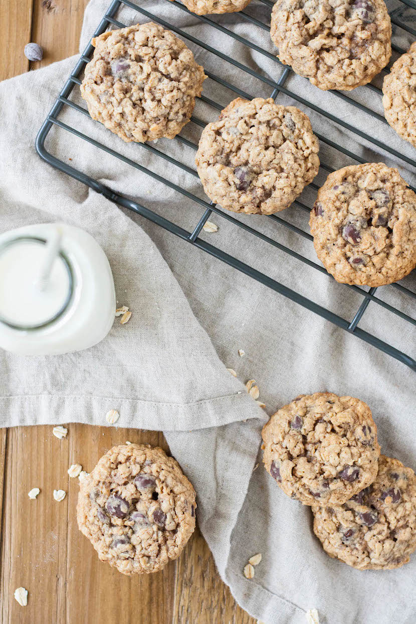 The BEST soft and chewy oatmeal chocolate chip cookies. | livforcake.com Flat lay of oatmeal cookies with chocolate chips.