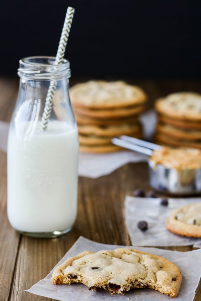 Peanut Butter Chocolate Chip Cookies! These chewy cookies are sweet, salty, and delicious. | livforcake.com These peanut butter chocolate chip cookies are chewy, sweet, salty, and delicious.
