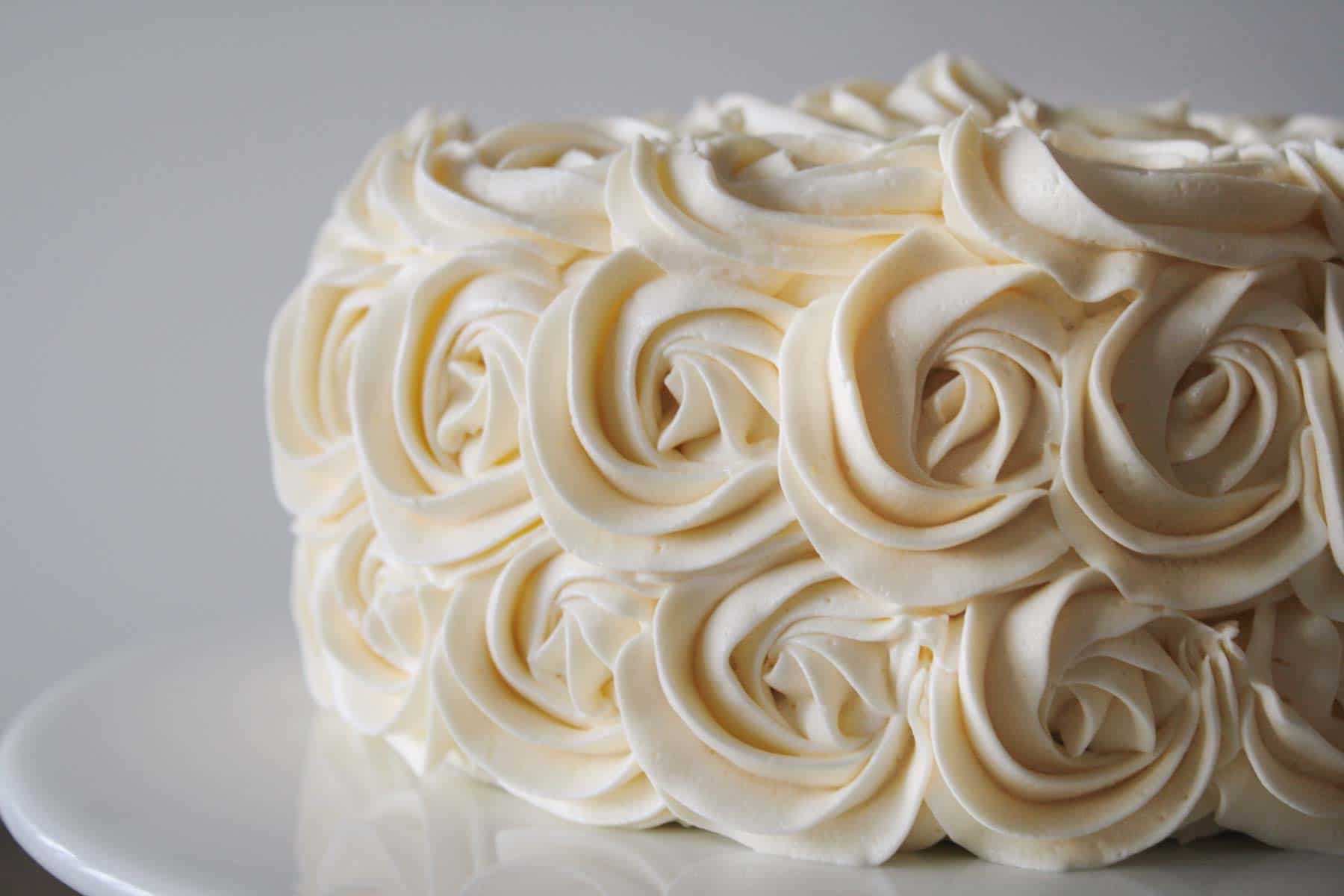 Close up of the buttercream rosettes on the side of the cake.
